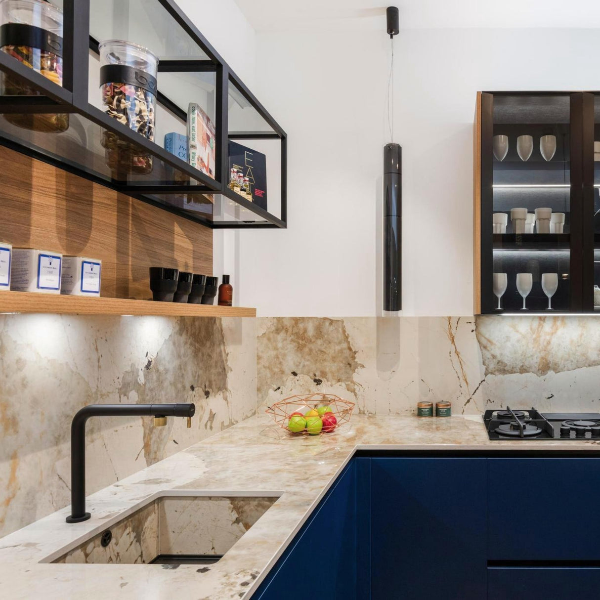 Abode Agilis L-Spout Tap with Single Lever Matt Black Life Style