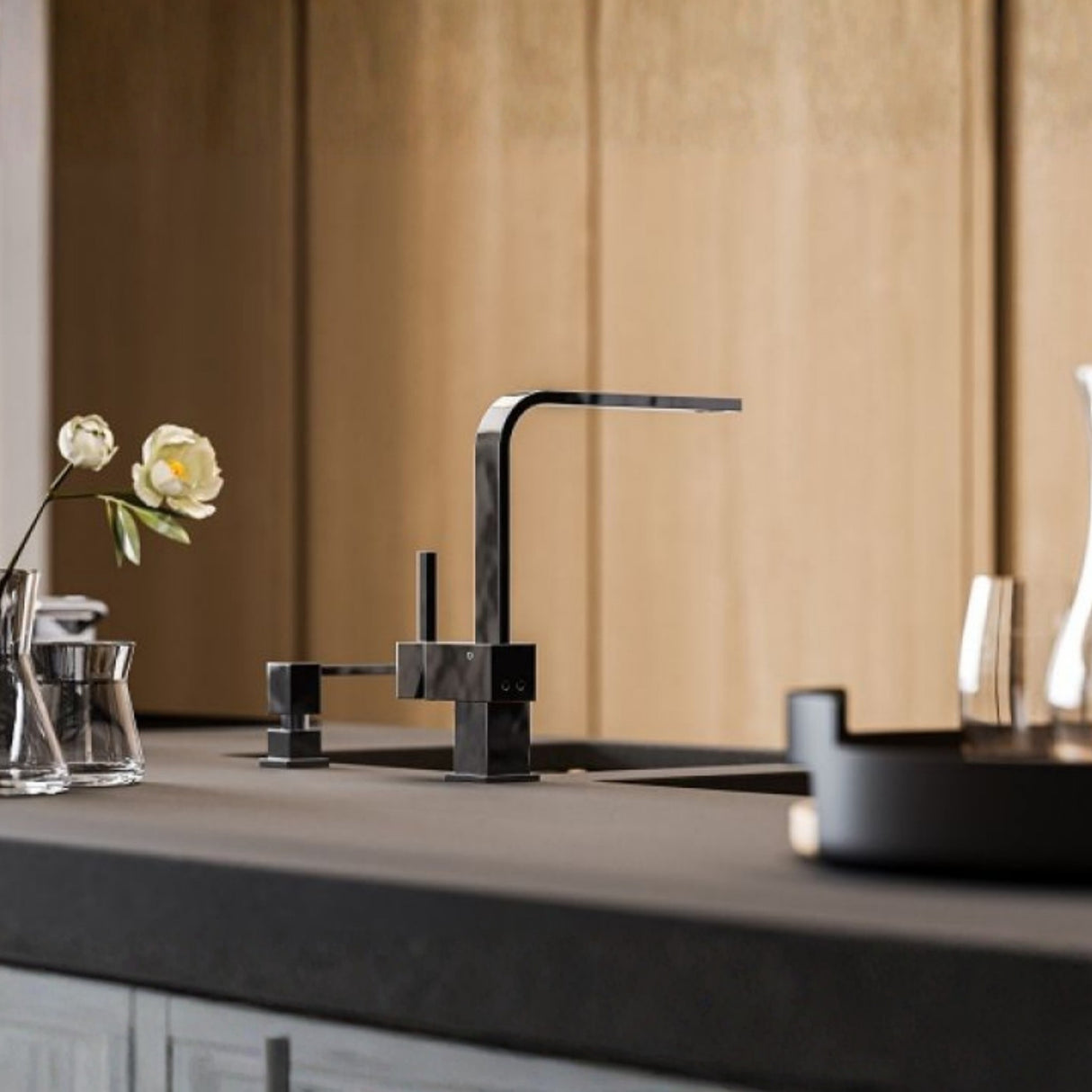 Alveus Laguna Monarch Kitchen Tap with Single Lever in Anthracite Life Style