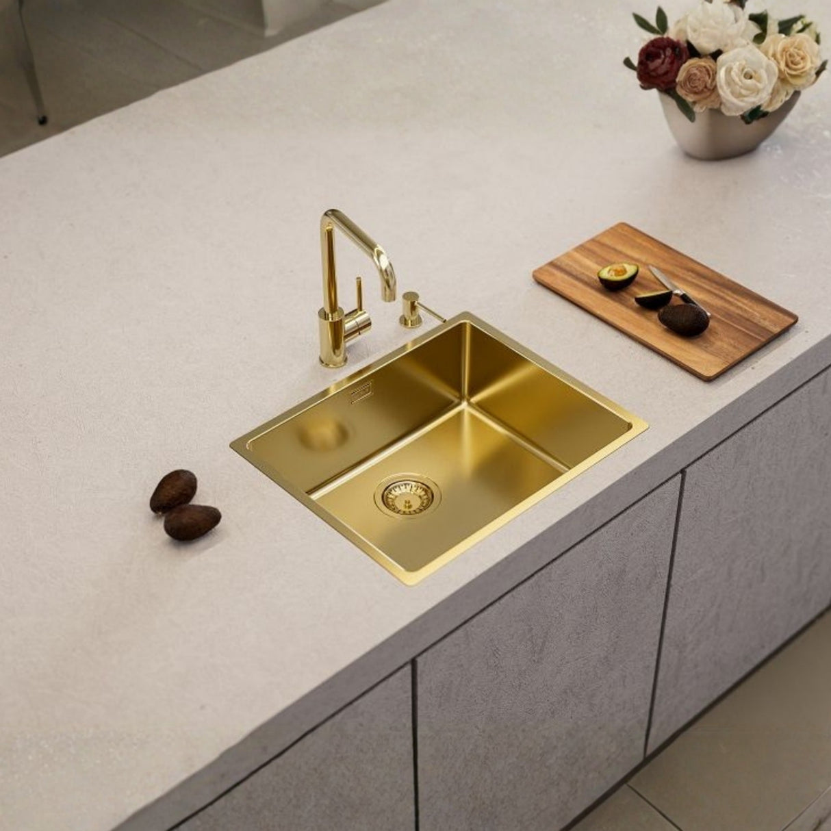 Alveus Oz Monarch Kitchen Mixer Tap with Single Lever in Gold Life Style