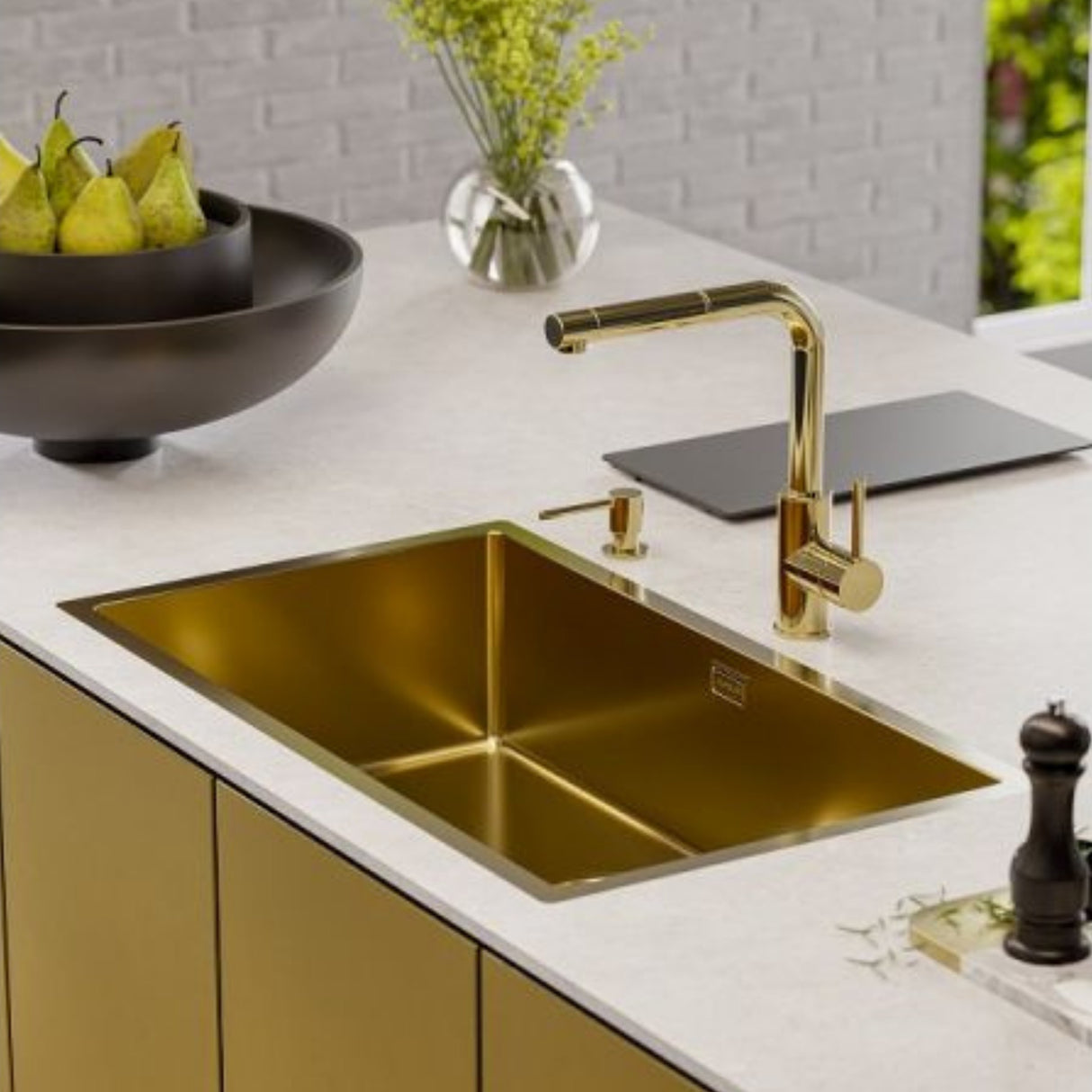 Alveus Zeos-P Monarch Kitchen Mixer Tap Pull-Out with Single Lever Control in Gold Life Style