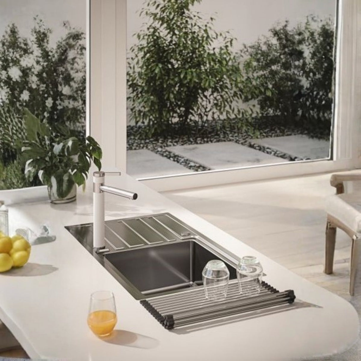 Alveus Zina Kitchen Tap in Arctic with Sleek Straight Spout & Effortless Single-Lever Control Life Style