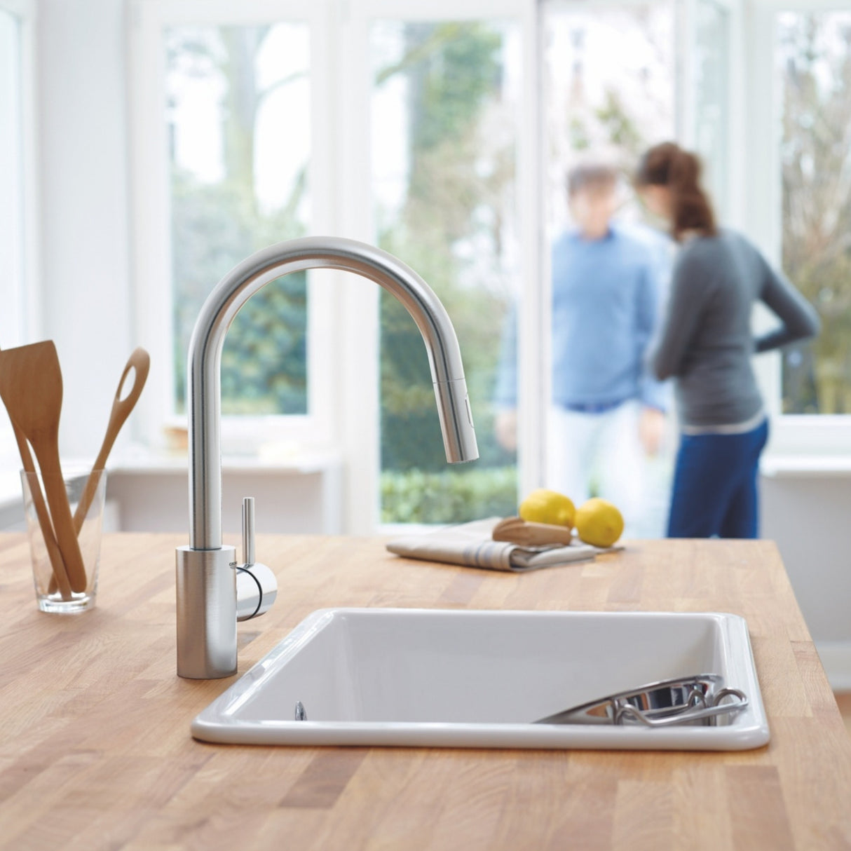 Grohe Concetto Pull Out C-Spout Kitchen Mixer Tap with Single Lever Control Contemporary Sleek Design - LifeStyle2