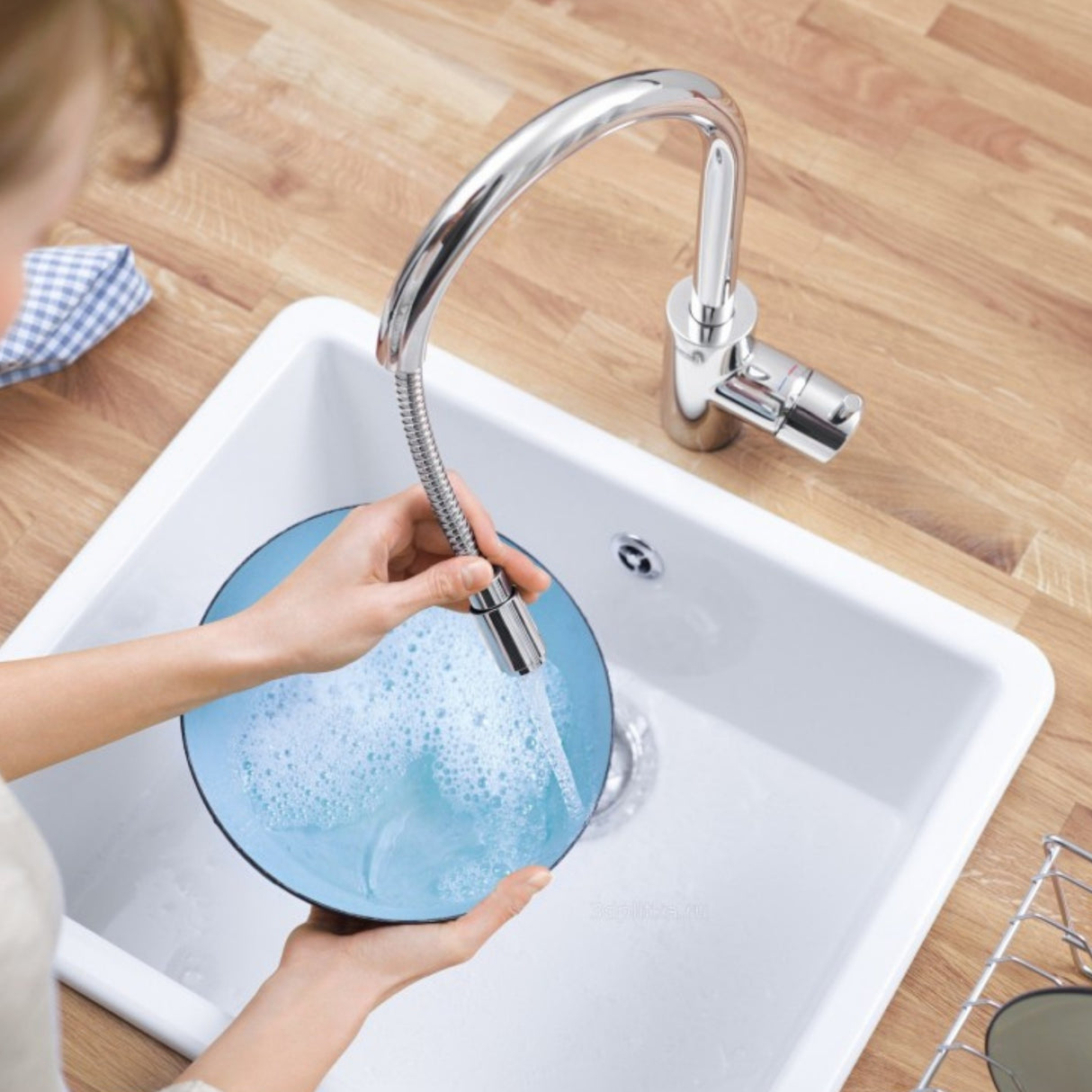 Grohe Concetto Pull Out C-Spout Kitchen Mixer Tap with Single Lever Control Contemporary Sleek Design - LifeStyle3