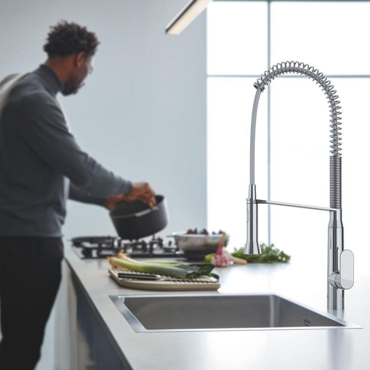 Grohe K7 Professional Tap Medium Height Pull Out Spray Single with Lever Monobloc Mixer In Polished Chrome - Life Style