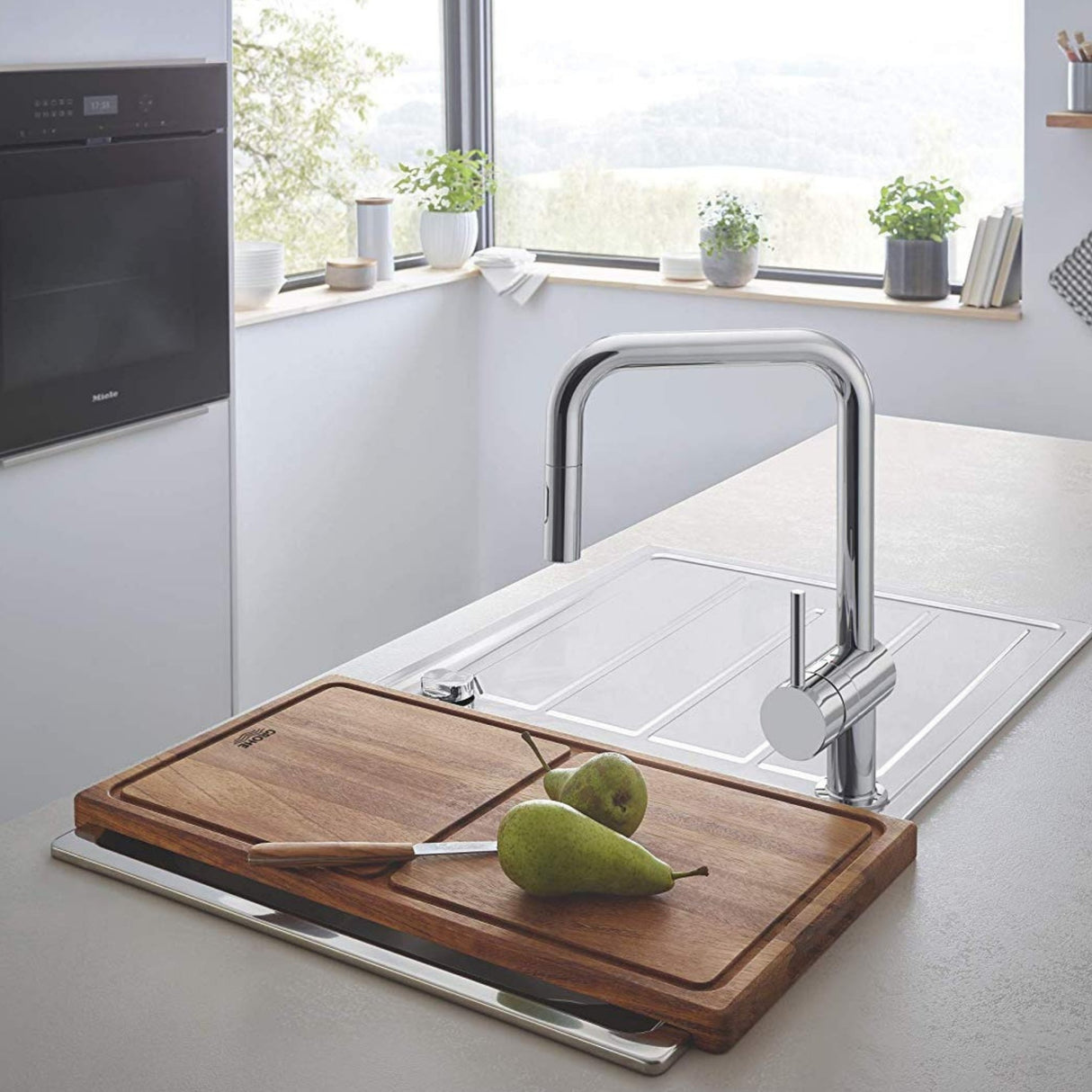 Grohe Minta Pull Out Spray U-Spout Tap with Single Lever Mixer in Polished Chrome Life Style