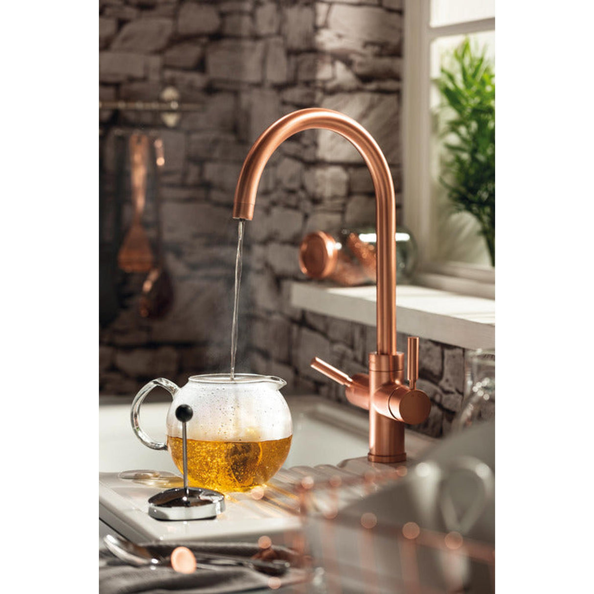 Pronteau ProPure Polished Copper 4-in-1 Filter Tap with ProBoil in 2.1 Litres 56996950 Lifestyle