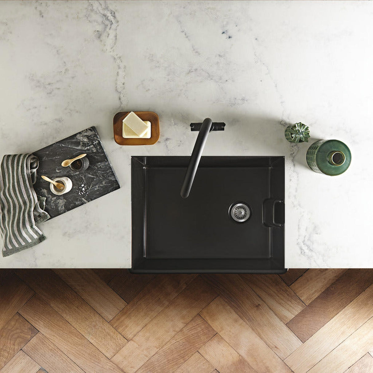 Rangemaster Grange Belfast Mount Matt black Single Bowl Kitchen Sink For 600mm Cabinet in Ceramic 57903311 Lifestyle