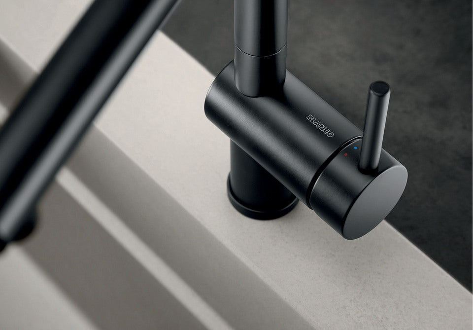 BLANCO Linus Single Lever Kitchen Mixer Tap with 360° Swivel Spout in Black Matt Lever Close-Up