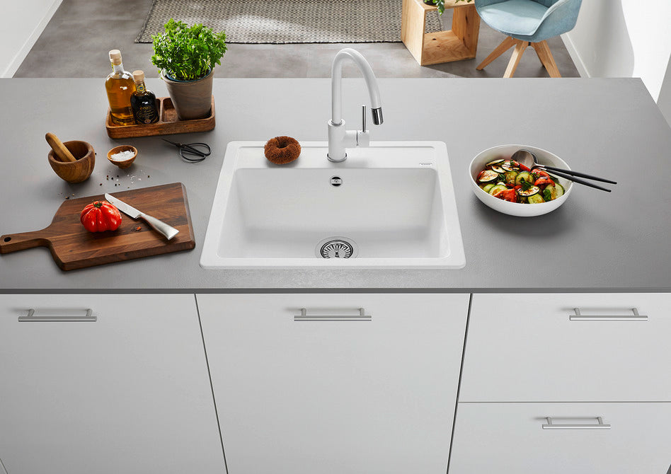 BLANCO Mida-S Single Lever Kitchen Mixer Tap with Pull-Down Handspray in White over a White Composite Sink