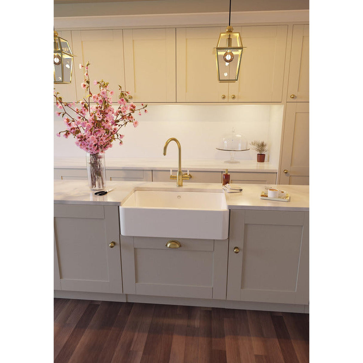 Abode Provincial Belfast Mount Single Bowl Kitchen Sink For 800mm Cabinet in Ceramic 57747730 Lifesyle