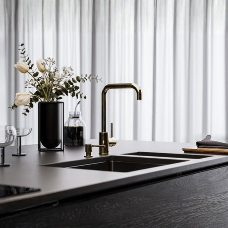 Alveus Oz Monarch Kitchen Mixer Tap with Single Lever in Gold Life Style