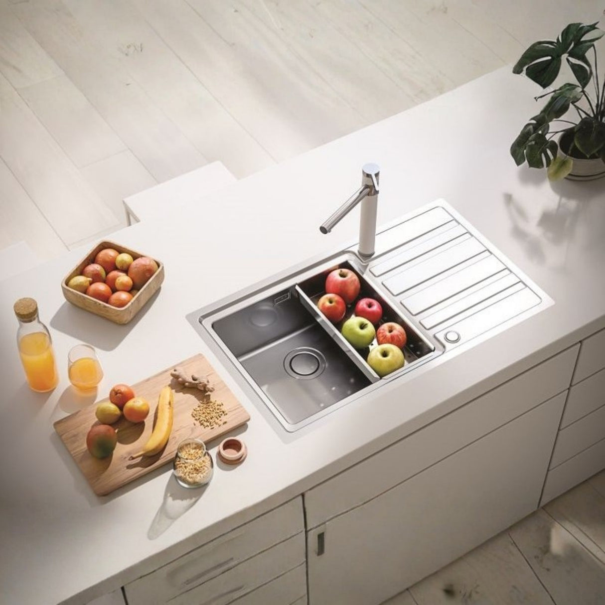 Alveus Zina Kitchen Tap in Arctic with Sleek Straight Spout & Effortless Single-Lever Control Life Style