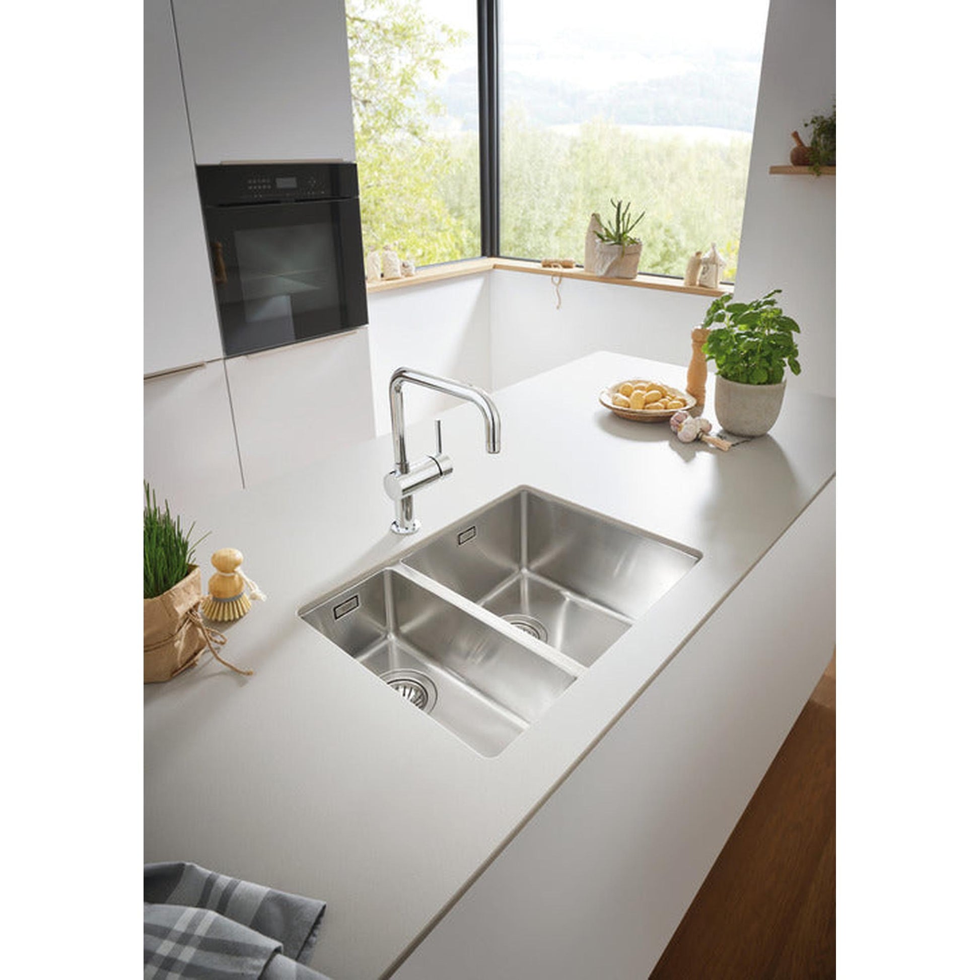 GROHE K700 Undermount One and Half  Bowl Kitchen Sink For 800 mm Cabinet in Stainless Steel Satin 57040340 Lifestyle 