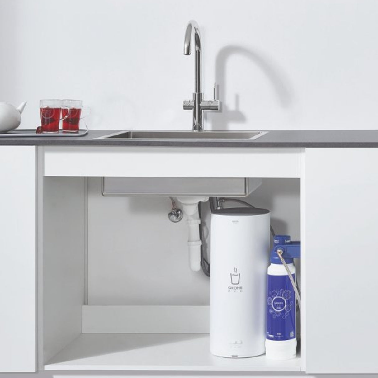 Grohe Red Duo C-Spout 3 Litres Tap with Instant Hot Water and Mixer Life Style 2