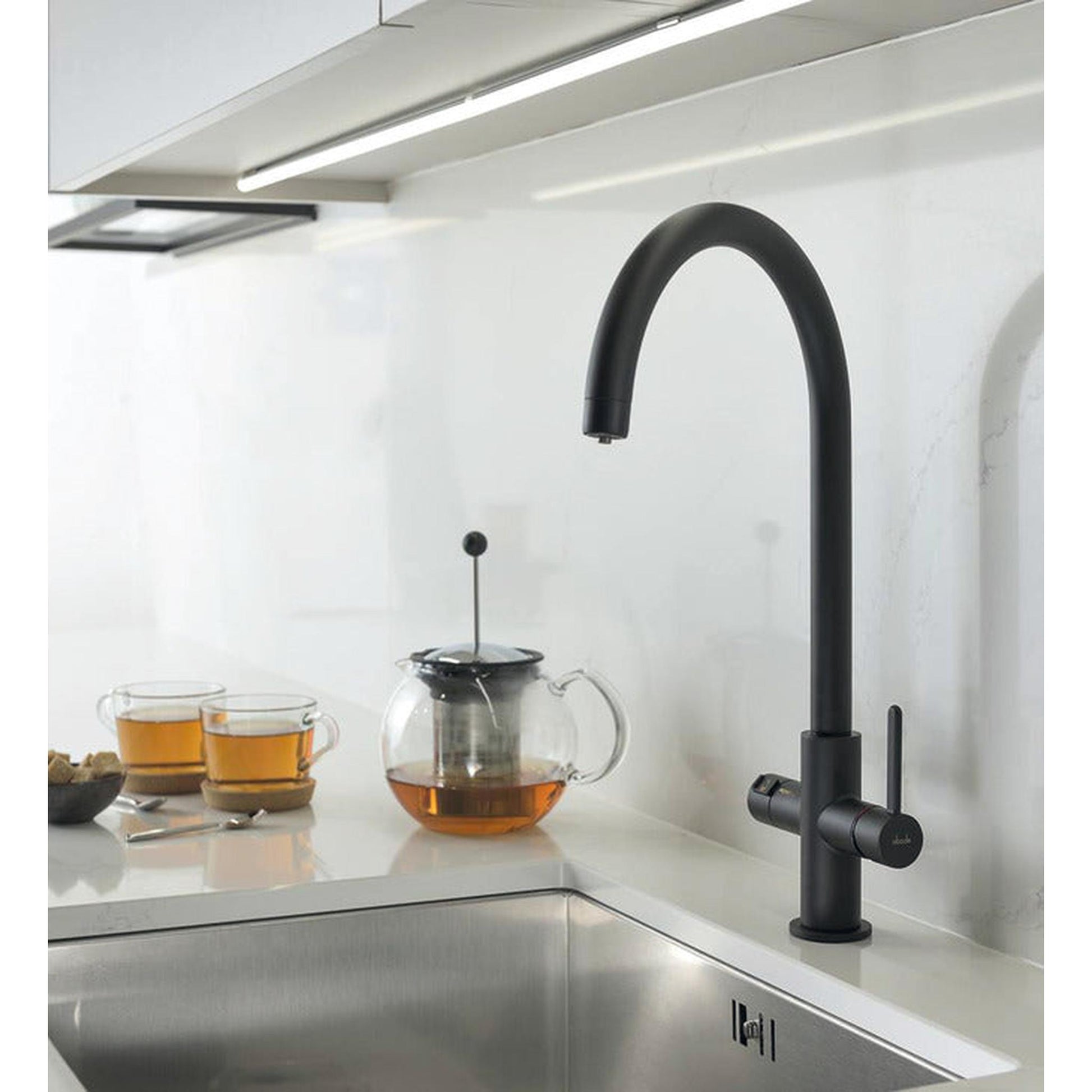 Pronteau ProPure C-spout  2.1 Litres with Tab Matt Black 57850300 Lifestyle