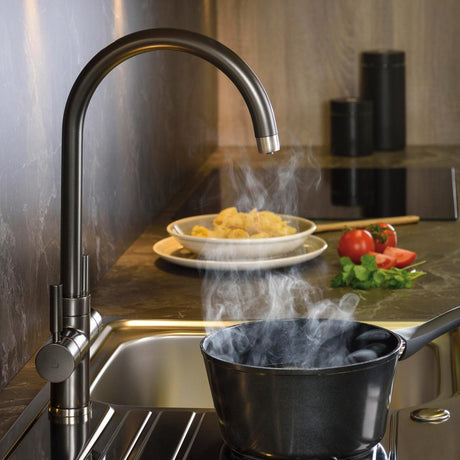 Pronteau ProStream C-Spout 2.1 litres 3-in-1 Filter Tap in Graphite and Brushed Nickel Life Style