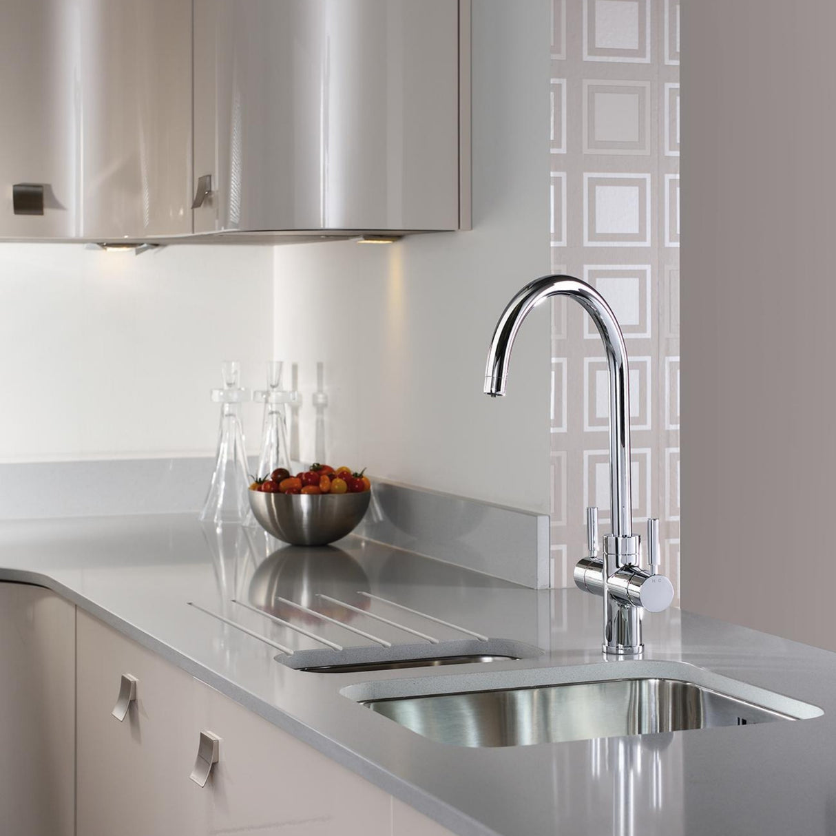 Pronteau ProStream C-Spout 2.1 litres 3-in-1 Filter Tap in Polished Chrome Life Style