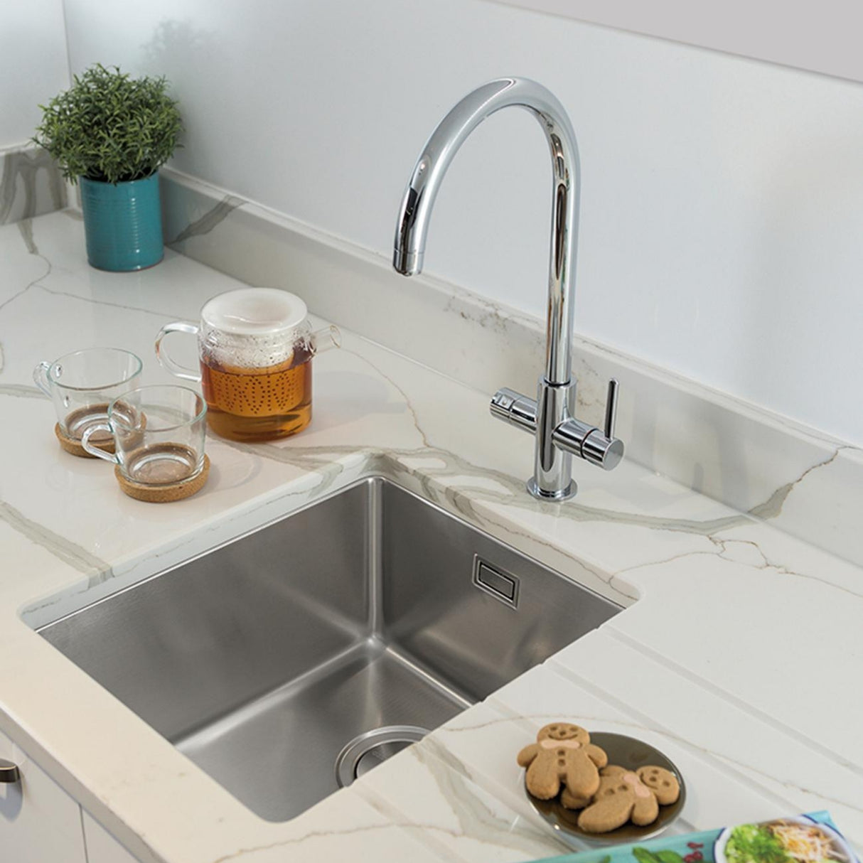 Pronteau Prothia C-Spout 2.1 Litres with Tab Single Lever in Chrome Life Style