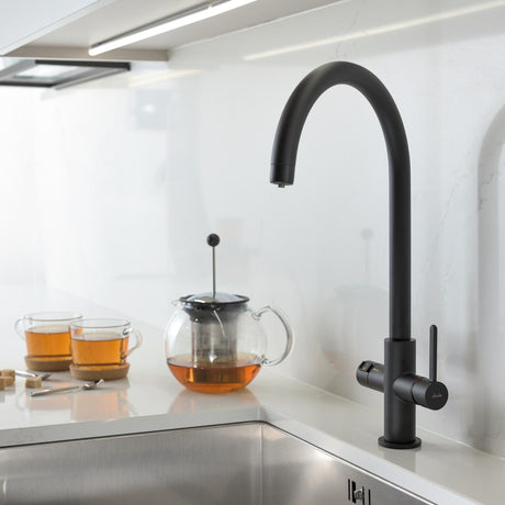Pronteau Prothia C-Spout 2.1 Litres with Tab Single Lever in Matt Black Life Style