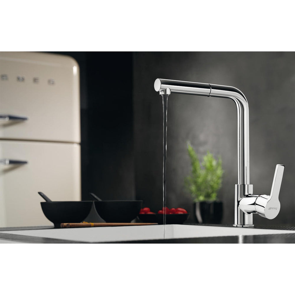 Smeg Miro Pull Out Spray Mixer Tap  With Single Lever In Polished Chrome 56982270 Lifestyle