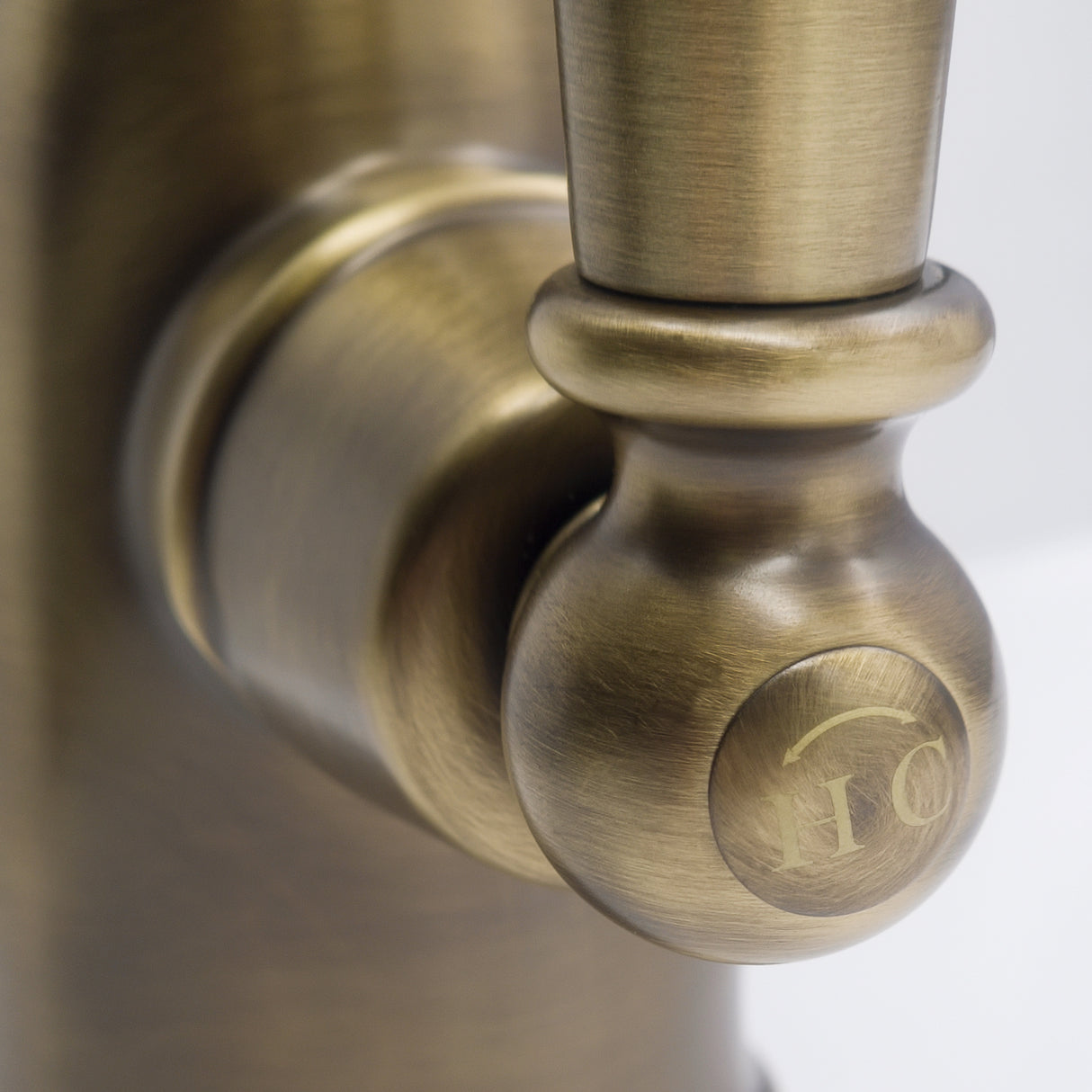 Bidbury & Co. Stanton Kitchen Mixer Tap with Single Lever Control & Timeless Traditional Design