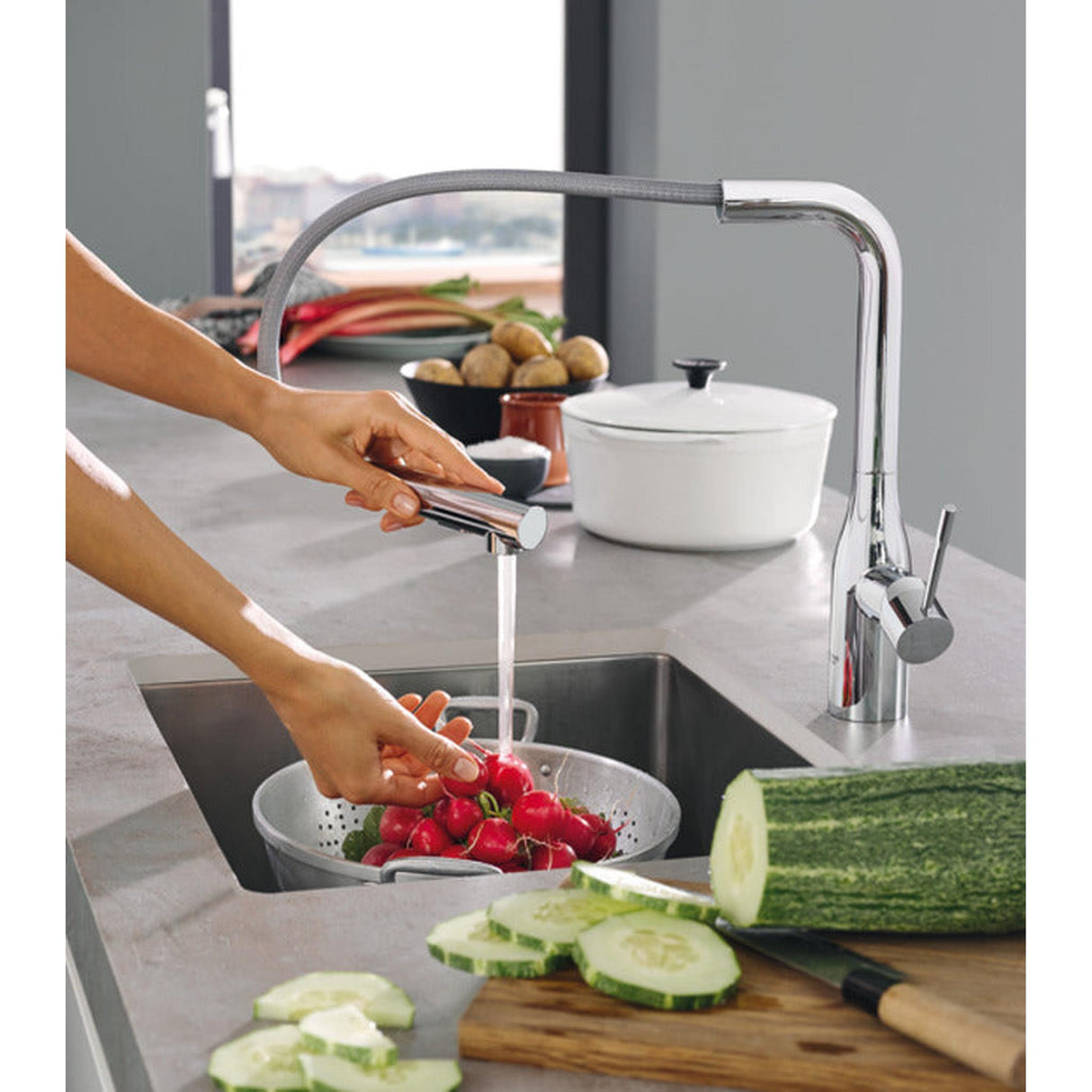 Grohe Essence Tap Pull Out Spray With Single Lever Monobloc Mixer 
