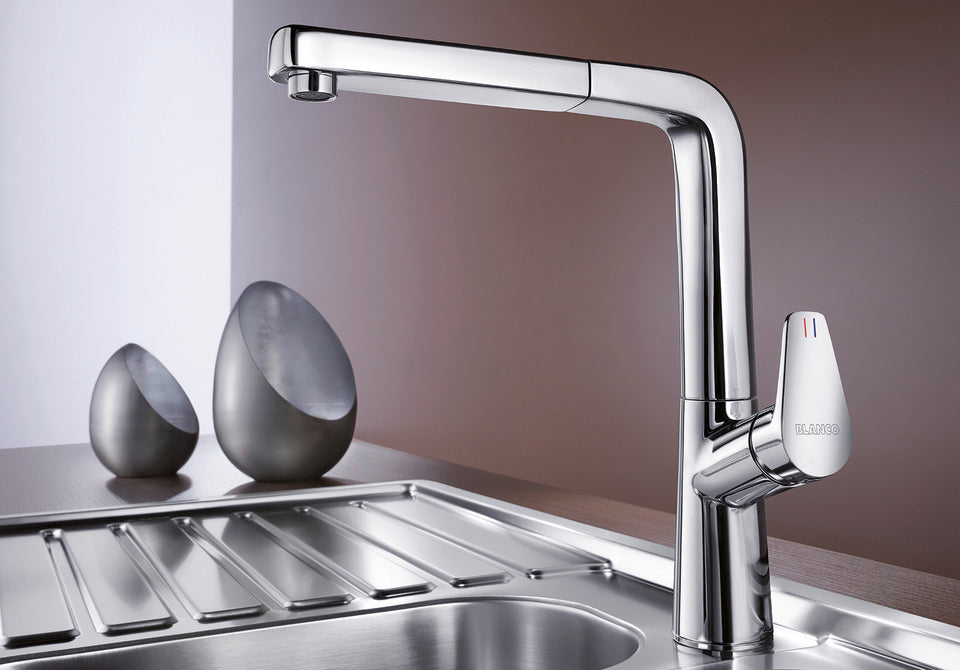 BLANCO Avona-S Single Lever Kitchen Mixer Tap with Pull-Out Spray on a Stainless Steel Sink Drainer