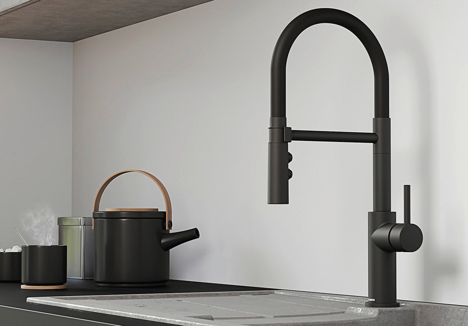 BLANCO Catris-S Flexo Single Lever Kitchen Mixer Tap with Pull Out Spray in Black Matt in a Modern Kitchen