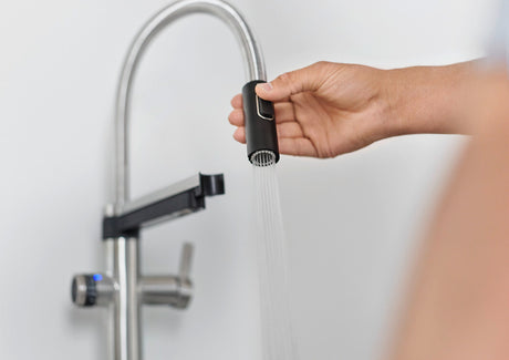BLANCO Evol-S Pro Filter Filtered Water Kitchen Tap Pull-Down Spray Head in Use