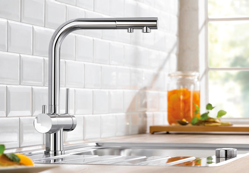 BLANCO Fontas-S II Single Lever Filter Kitchen Mixer Tap with Pull-Out Spray in Chrome in a White Tiled Kitchen