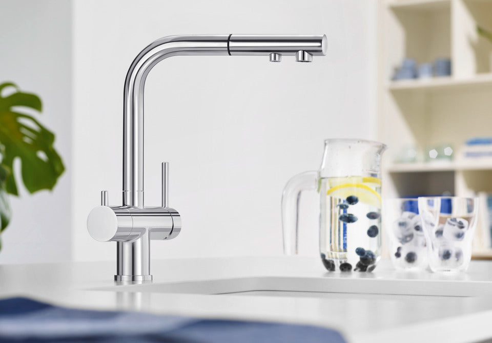 BLANCO Fontas-S II Single Lever Filter Kitchen Mixer Tap with Pull-Out Spray in Chrome with a Jug of Water