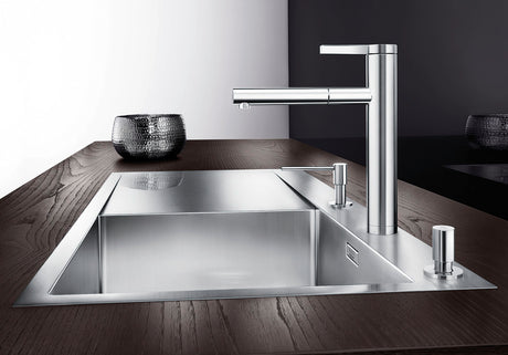 BLANCO Linee-S Single Lever Pull Out Kitchen Mixer Tap in Chrome over a Stainless Steel Sink