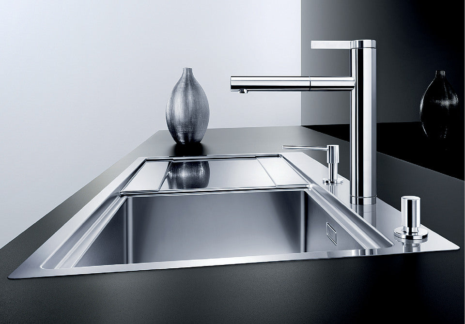 BLANCO Linee-S Single Lever Pull Out Kitchen Mixer Tap in Chrome over a Stainless Steel Sink