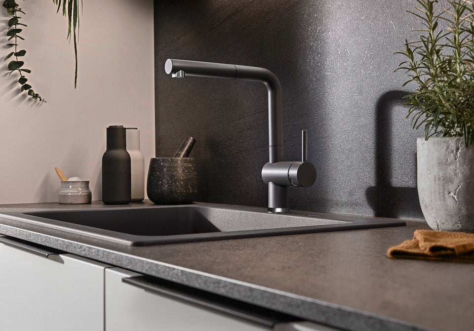 BLANCO Linus-S Single Lever Kitchen Mixer Tap with Pull-Out Spray in a Grey Kitchen Setting