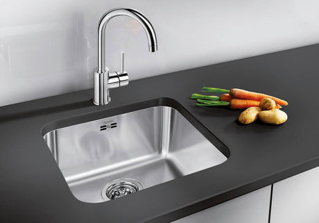 BLANCO Mida Eco-Flow Single Lever Kitchen Mixer Tap in Chrome over an Undermount Sink