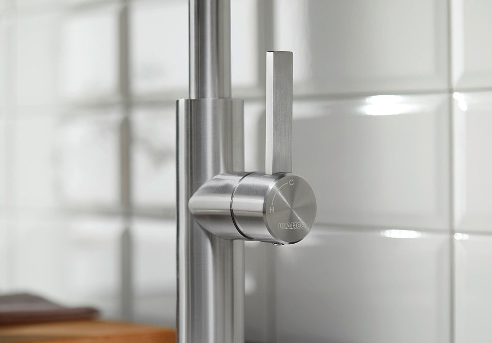 BLANCO Sonea S-Flexo Single Lever Kitchen Mixer Tap with Pull Out Spray Lever Handle Close-Up