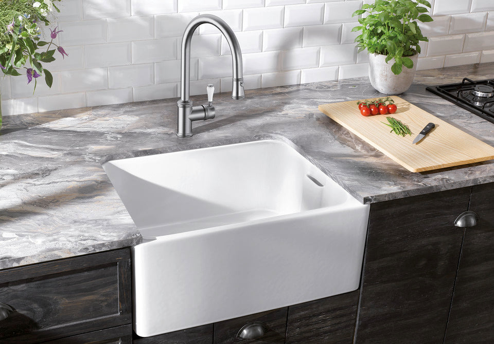 BLANCO Vicus-S Single Lever Kitchen Mixer Tap with Pull-Out Spray in Chrome with a Belfast Sink
