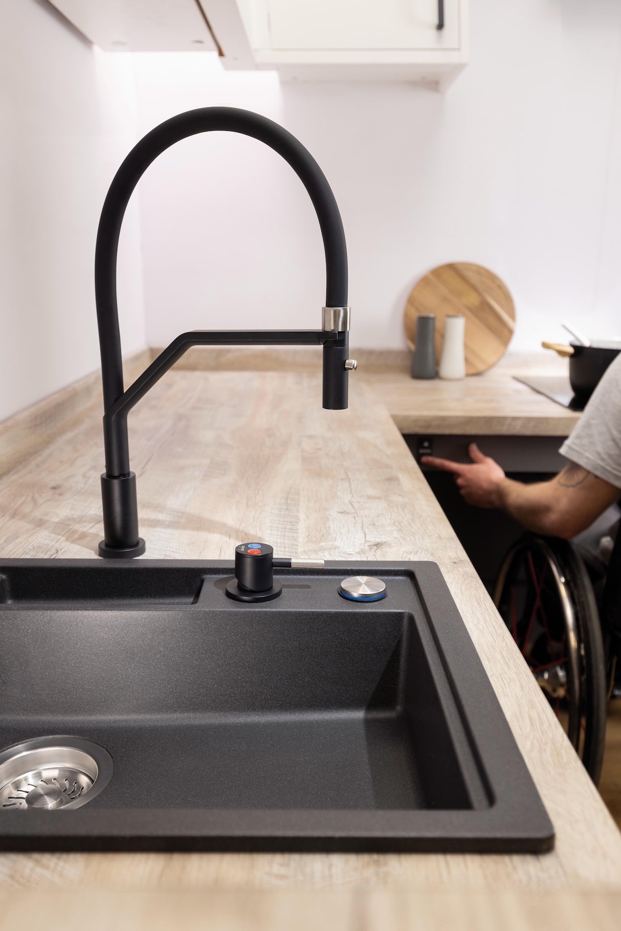 Abode Livinc Single Lever Kitchen Mixer Tap with Pull Out Spray