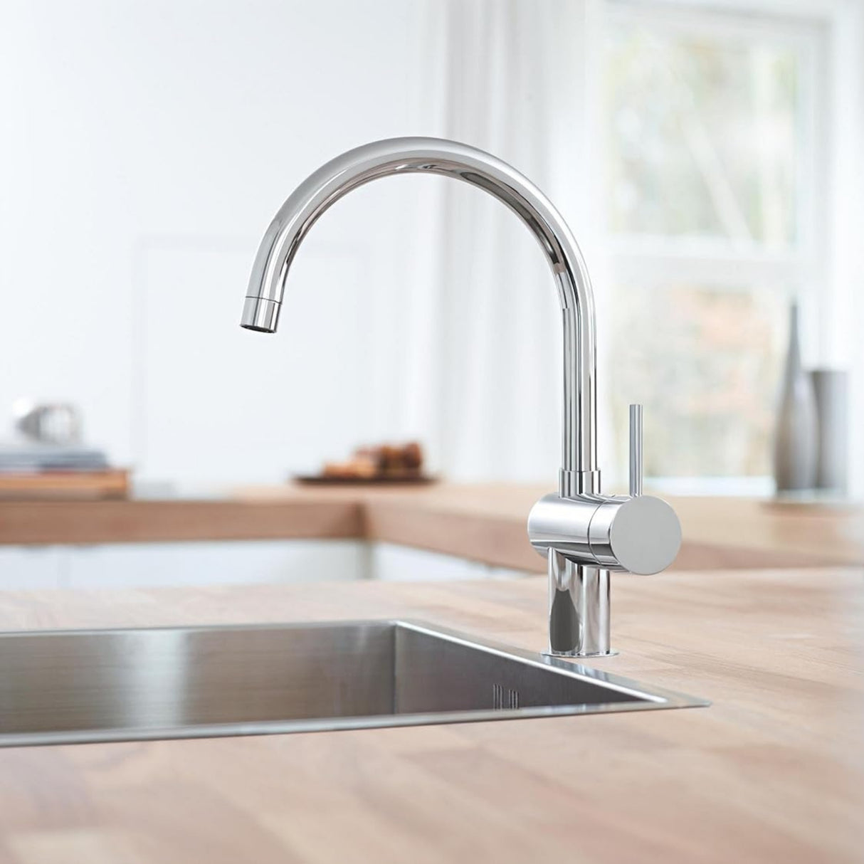 Grohe Minta Contemporary C-Spout Mixer Tap with Single Lever Monobloc in Chrome Video