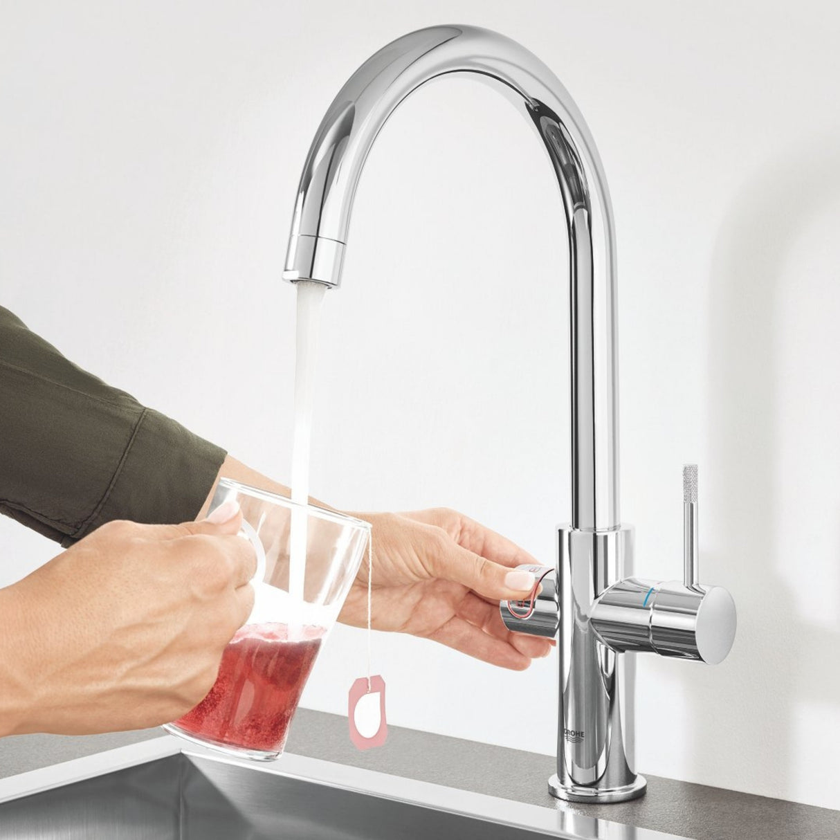 Grohe Red Duo C-Spout 3 Litres Tap with Instant Hot Water and Mixer Life Style Video