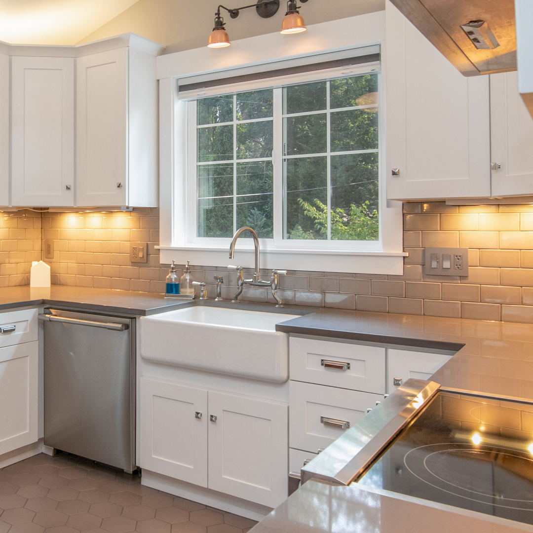 Bidbury & Co. Moreton Bridge Kitchen Mixer Tap with White Tipped Lever Handles & Regal Design