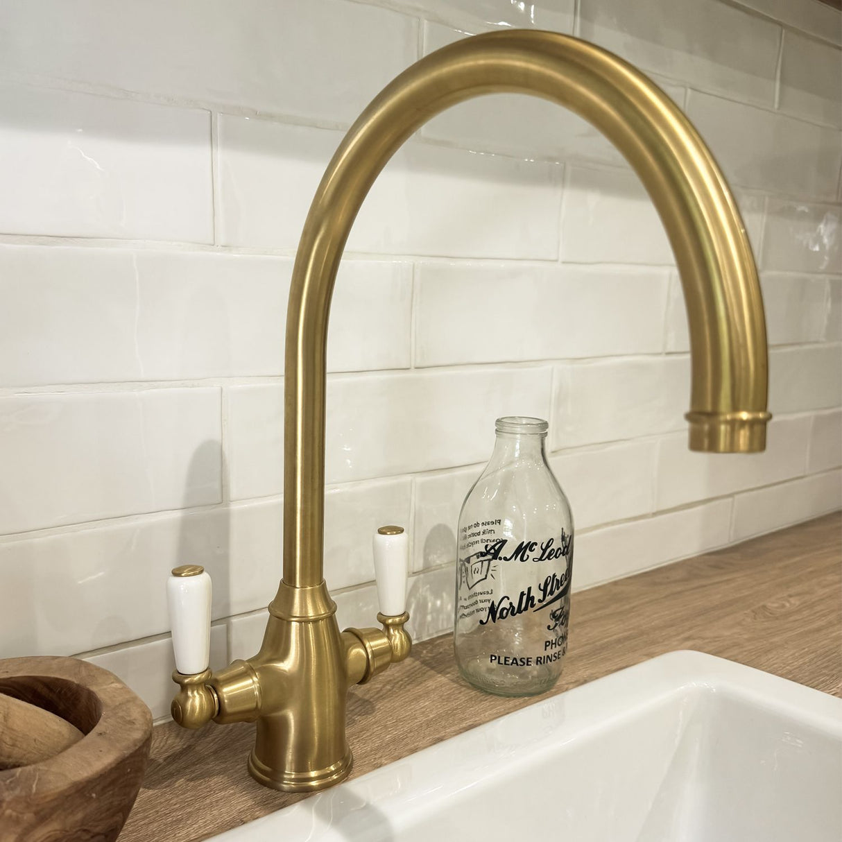 Bidbury & Co. Amesbury Kitchen Mixer Tap with White Tipped Lever Handles & Regal Aesthetic